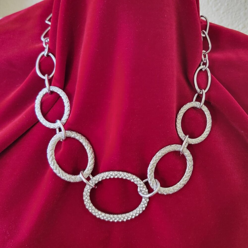 Silver Tone Textured Link Necklace Rhinestone Pavé Circle Statement Adjustable - Picture 3 of 10
